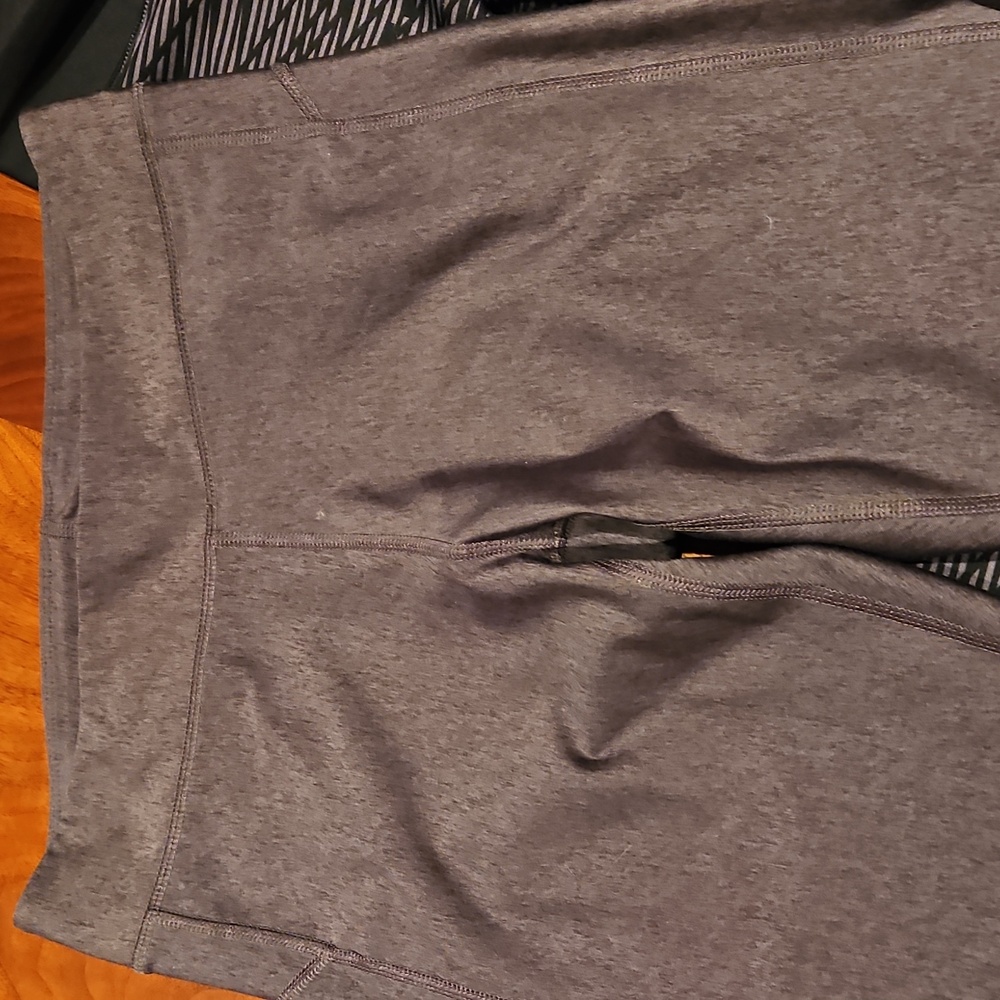 Under Armour Heat Gear Leggings Set size small - Picture 3 of 7